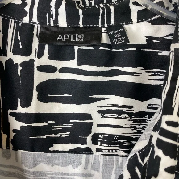 Apt.‎ 9 Black and White Abstract Women's Blouse - Picture 7 of 7